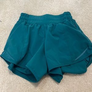 Lululemon Hotty hot 4 inch shorts